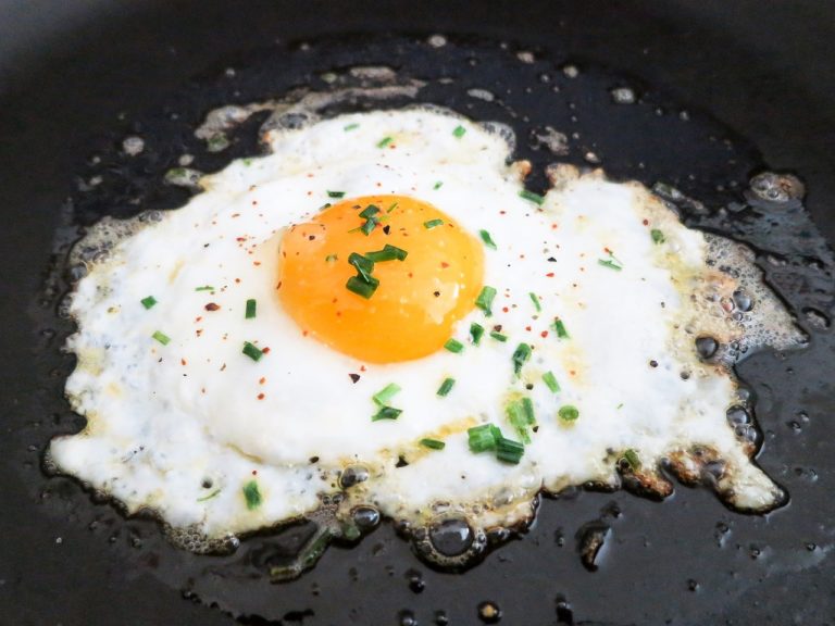 fried egg, egg, egg yolk-703904.jpg