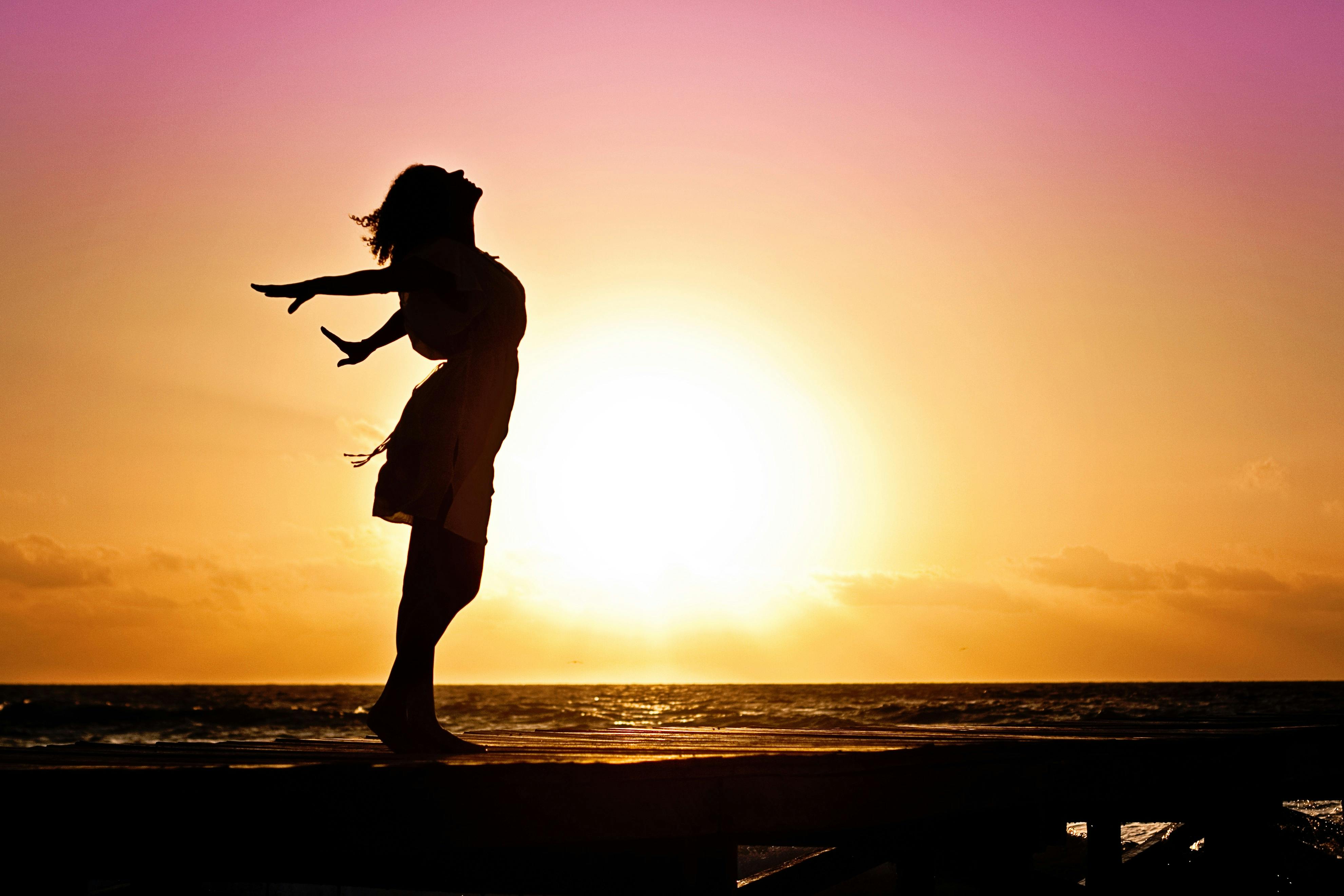 woman-happiness-sunrise-silhouette-40192-40192